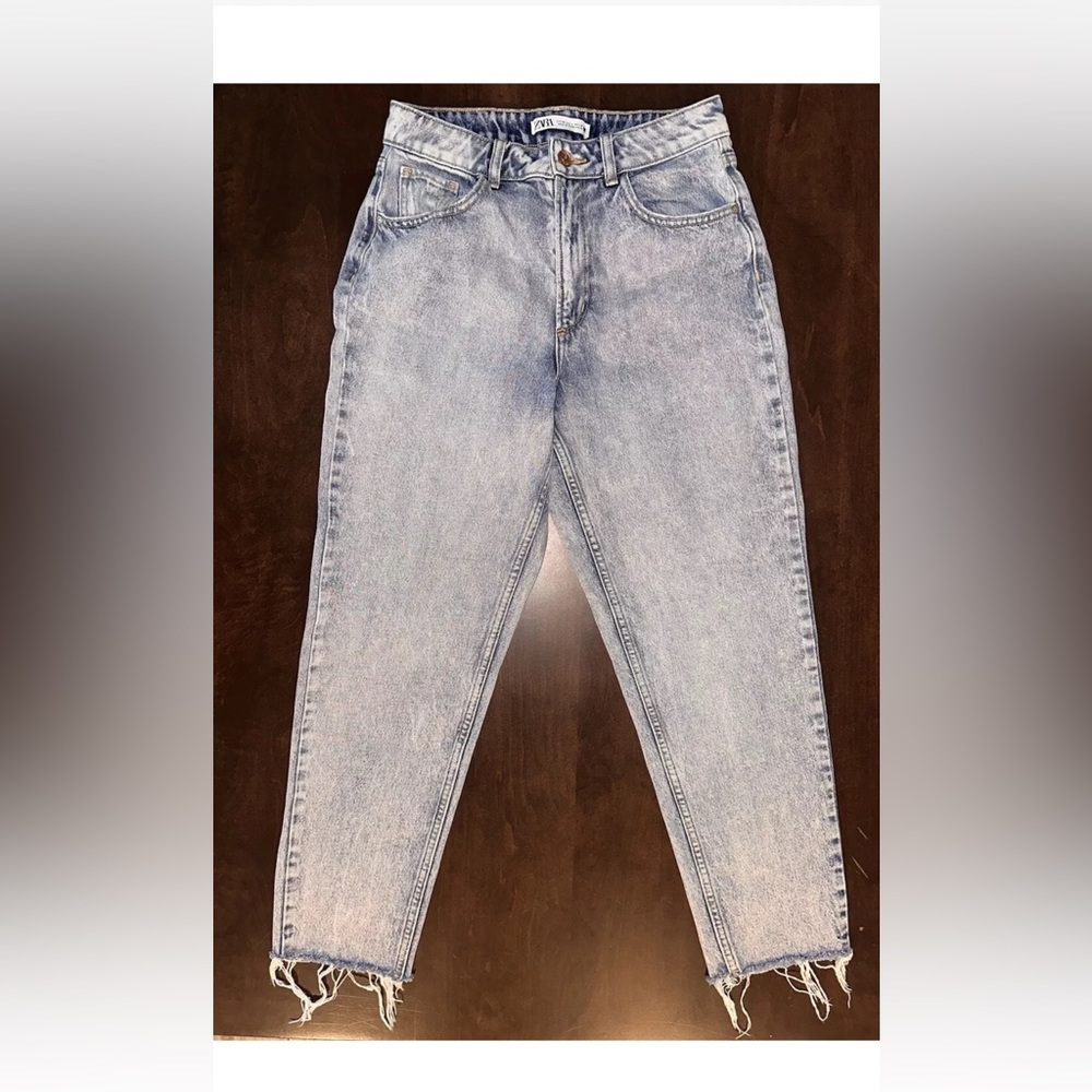 Zara Sz 6 Jeans High Rise Straight Leg High Waist Relax Light Wash Denim Raw Hem